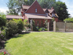 The Garden Apartment - 28342